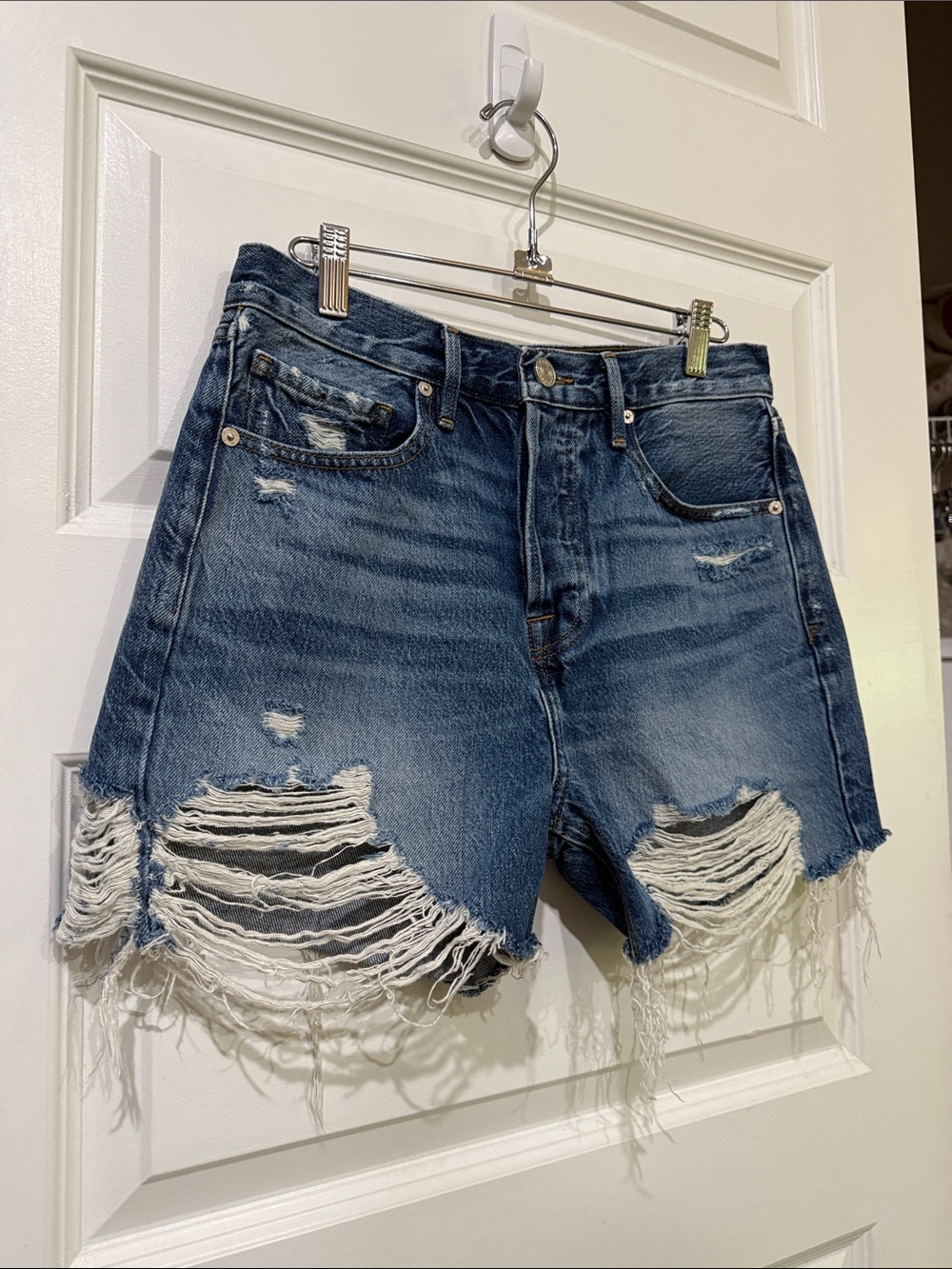 Frame Northville Rips Jean Shorts - Picture 2 of 5